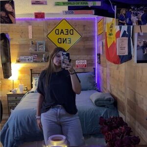 Meet your Posher, Hillary